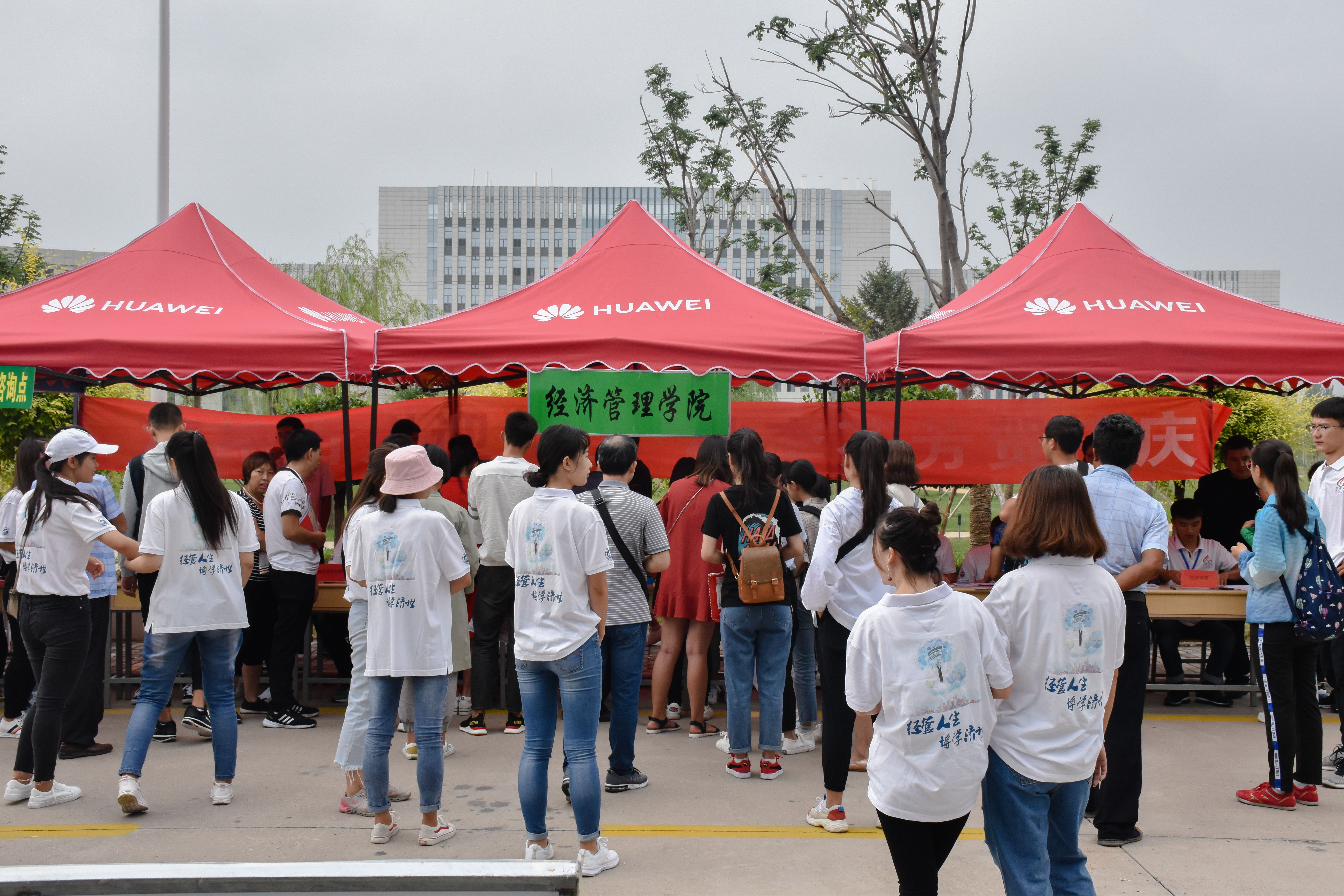 经管协力做准备 满腔热血迎新生——经济管理学院迎新