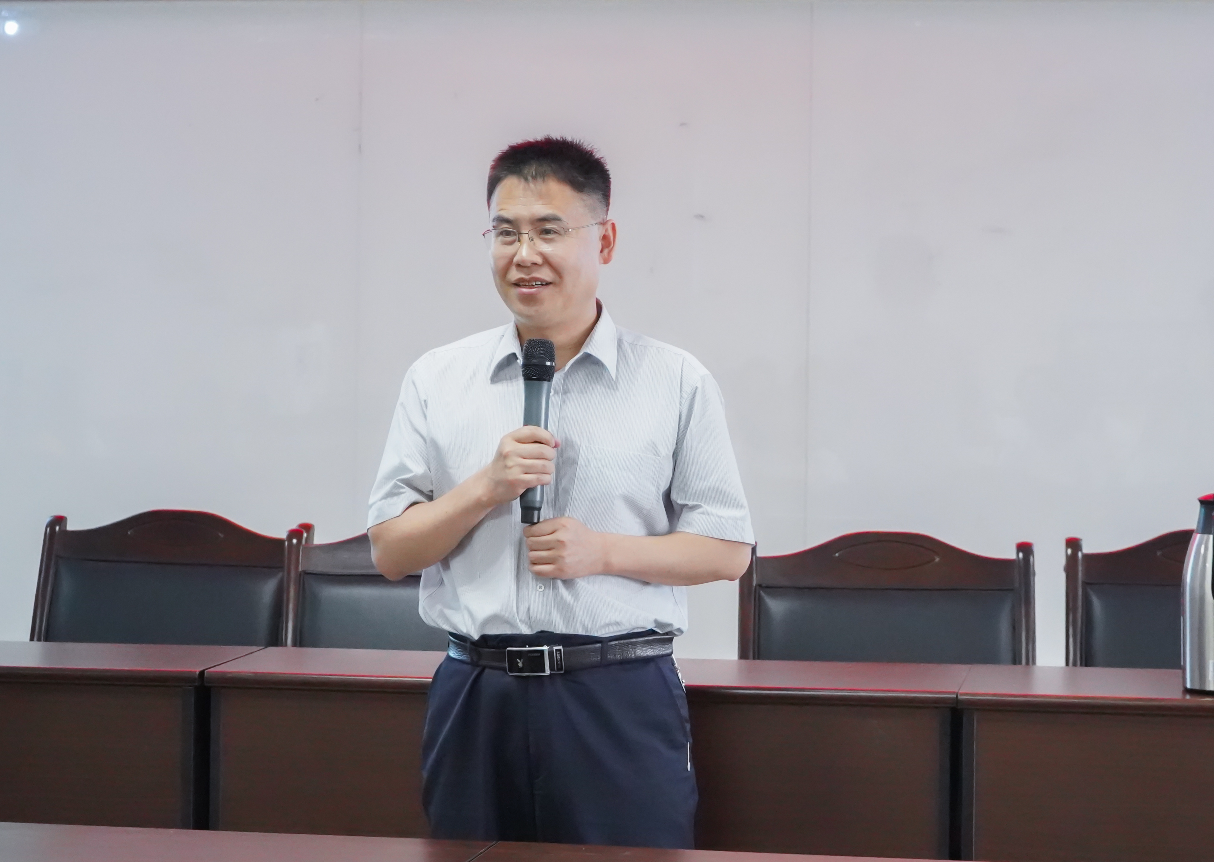 名师授学人人增益浙江大学管理学院徐维东副教授莅临我院开展讲座